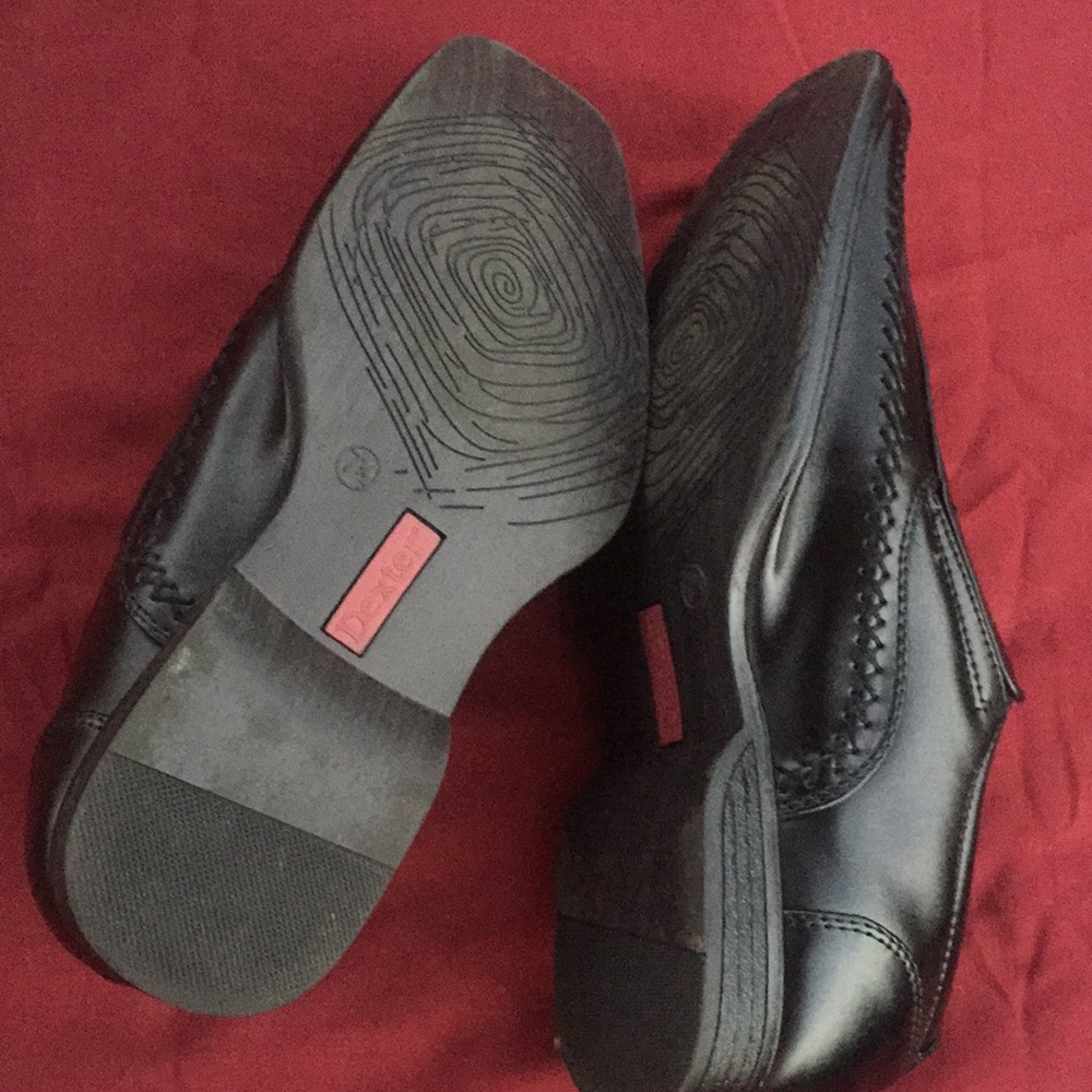 Size 71/2 Dexter black dressing shoes. - Picture 2 of 3